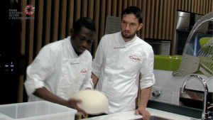 Matteo e Youssouf, colleghi di lavoro, hanno stretto amicizia